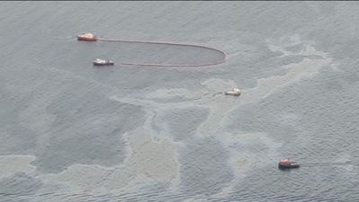 Gibraltar detecta manchas 'sospechosas' de fuel en la playa de Sandy Bay