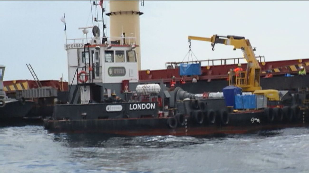Se ralentiza la extracción del fuel del buque accidentado en la zona del Estrecho