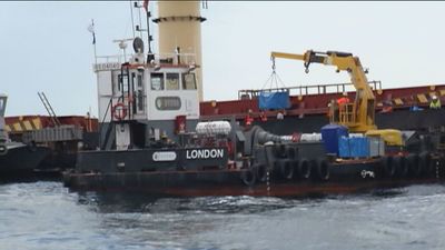 Se ralentiza la extracción del fuel del buque accidentado en la zona del Estrecho