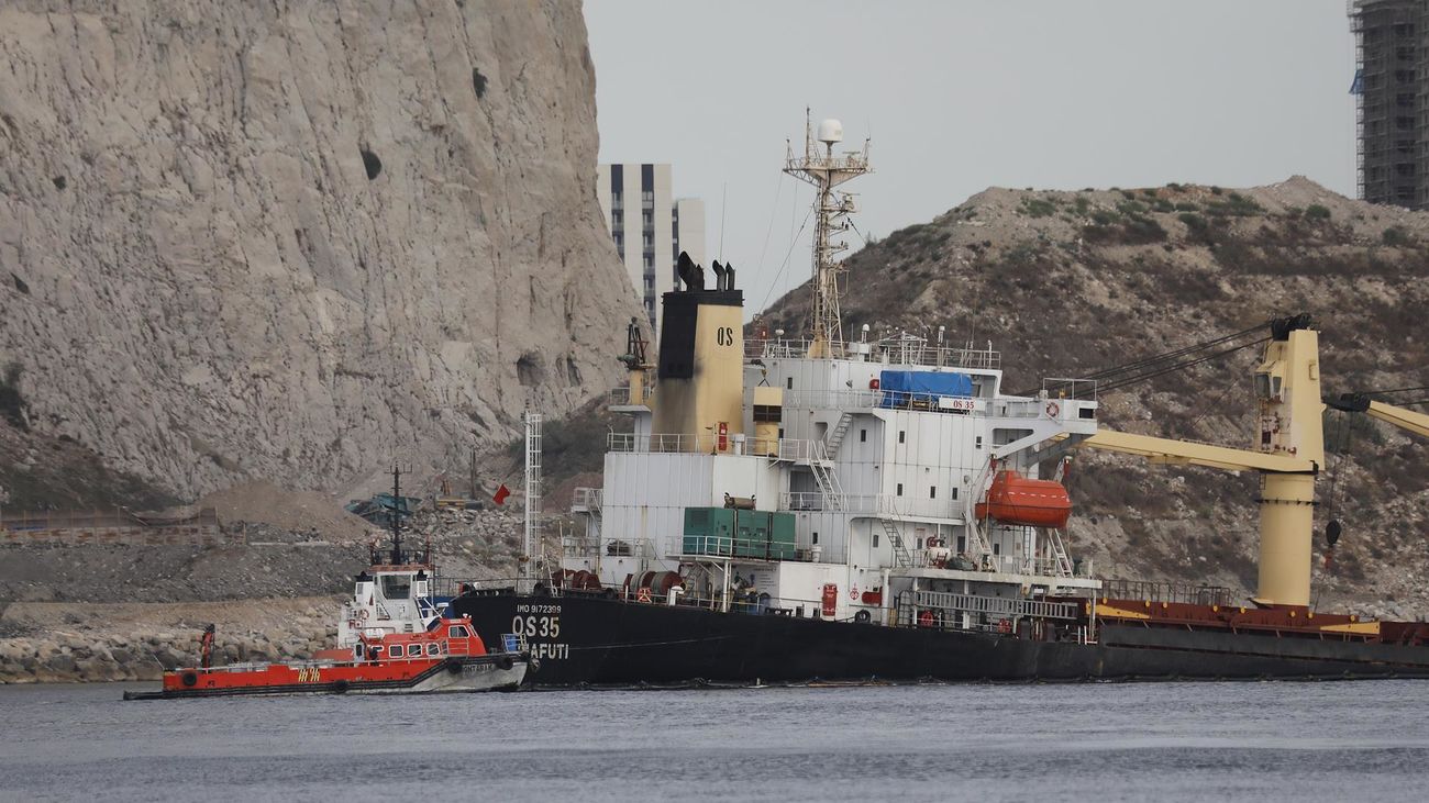 Extracción de los hidrocarburos que quedan en el buque embarrancado frente a las costas de Gibraltar