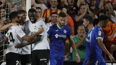 Un endeble Getafe hinca la rodilla ante el Valencia por un duro 5-1