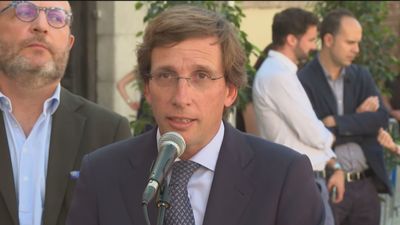 Almeida critica la propuesta "ilegal" de Yolanda Díaz de poner tope al precio de alimentos básicos