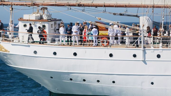 Autoridades en el buque escuela 'Elcano' / Europa Press