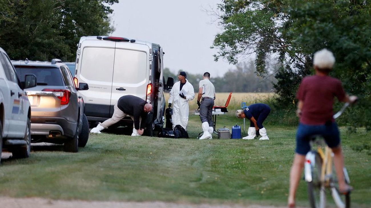 Policías de la científica en la reserva india James Smith Cree Nation