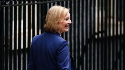 Liz Truss debuta en la Cámara de los Comunes con un estilo controlado y eficiente