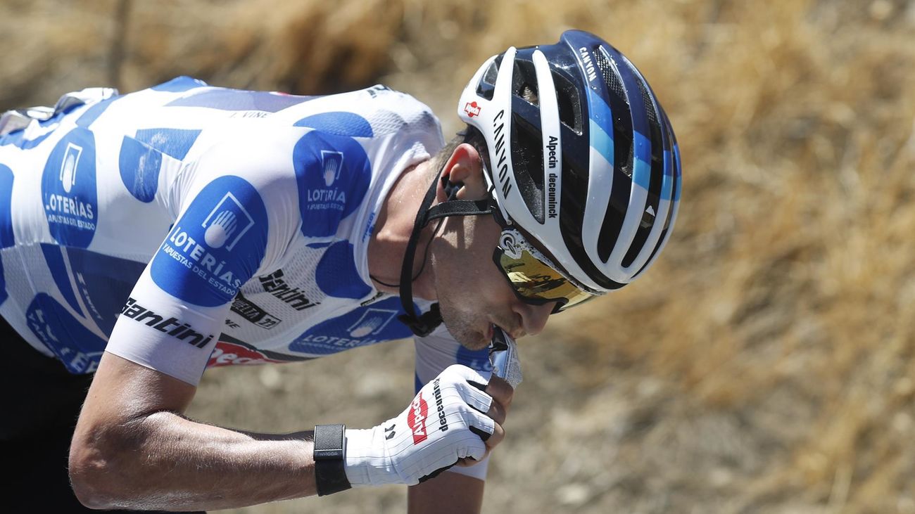 Jay Vine con el maillot de líder de montaña