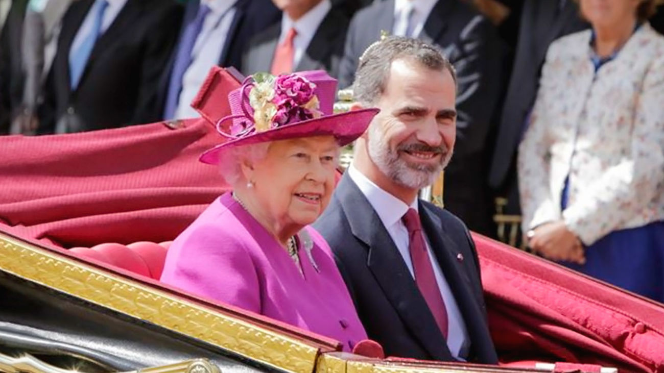 Felipe VI transmite al  nuevo monarca sus "más sentidas condolencias" por la muerte de Isabel II