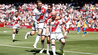 El Rayo Vallecano pone fin a nueve meses de sequía a costa del Valencia