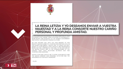 Felipe VI desea a Carlos III un "próspero reinado"