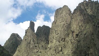 Muere un escalador mientras ascendía el Torreón de los Galayos, en Gredos