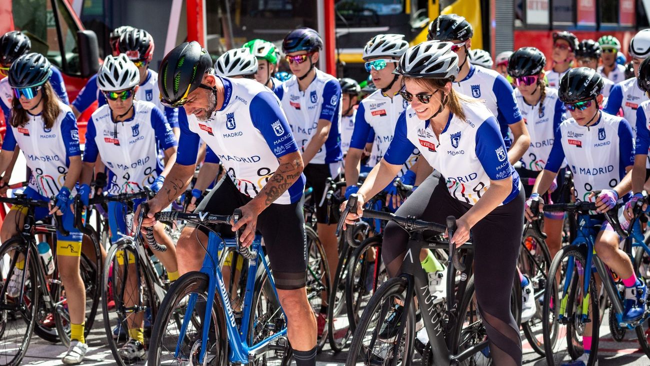 Salida de la prueba para jóvenes ciclistas en Madrid