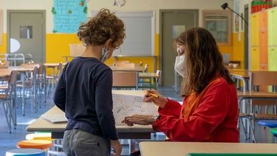 La Comunidad de Madrid acuerda agilizar las listas de interinos docentes