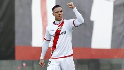 El Rayo acelera en la negociación por Raúl de Tomás