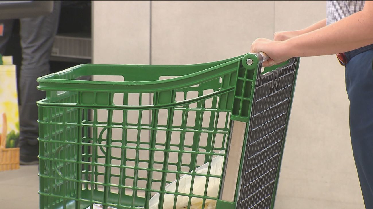 La subida de precios cambia nuestros hábitos de consumo: menos ropa y alimentos de 'menor categoría'