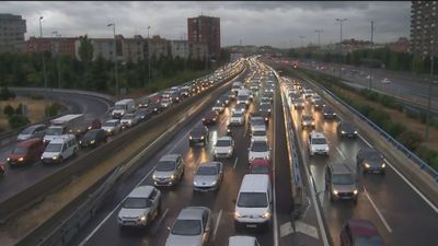 Atascos kilométricos en la M-30 y accesos imposibles en Madrid por la lluvia