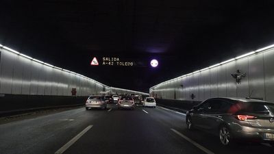 El tráfico en hora punta con lluvia y viento dentro de la M-30 se reduce un 7% y fuera aumenta un 4% respecto a ayer