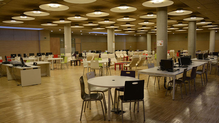 Sala de trabajo de la biblioteca María Zambrano / AGENCIAS