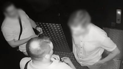 Incidente con un policía en un club de intercambio de parejas del distrito de Retiro