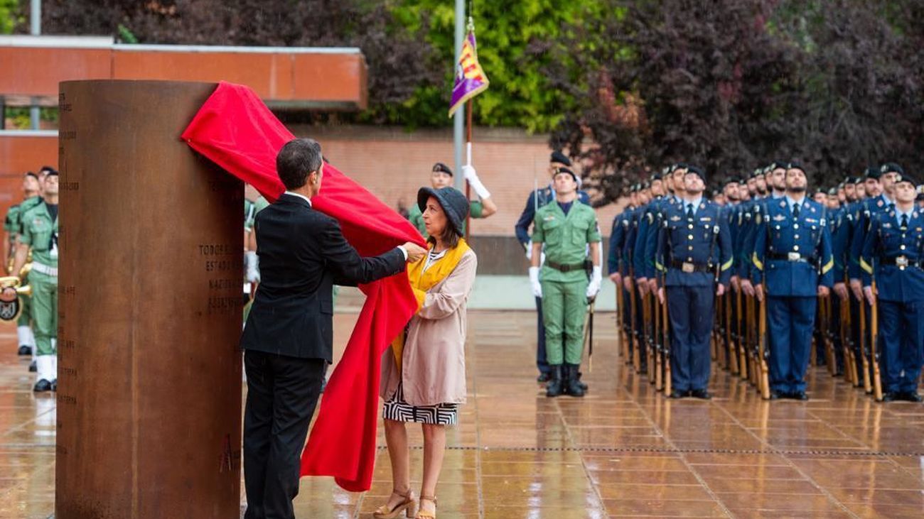 Alcalá homenajea a las víctimas de ETA relacionadas con la ciudad e inaugura un monumento en su memoria
