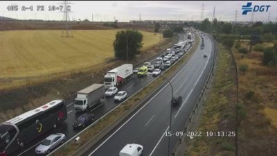Hora punta 'atascada' este jueves en Madrid por la lluvia y por la rotura de una tubería en Arganzuela