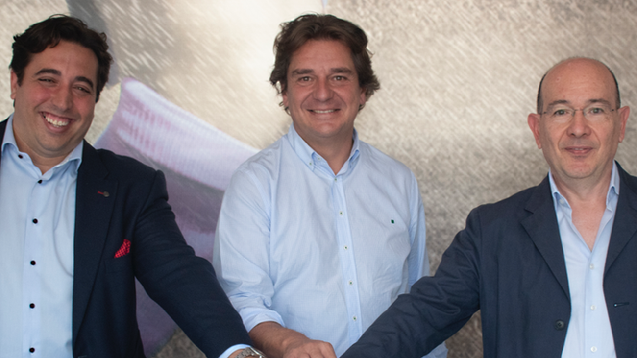 Los presidentes del Fuenlanbrada y Madrid CFF junto al alcalde de Fuenlabrada