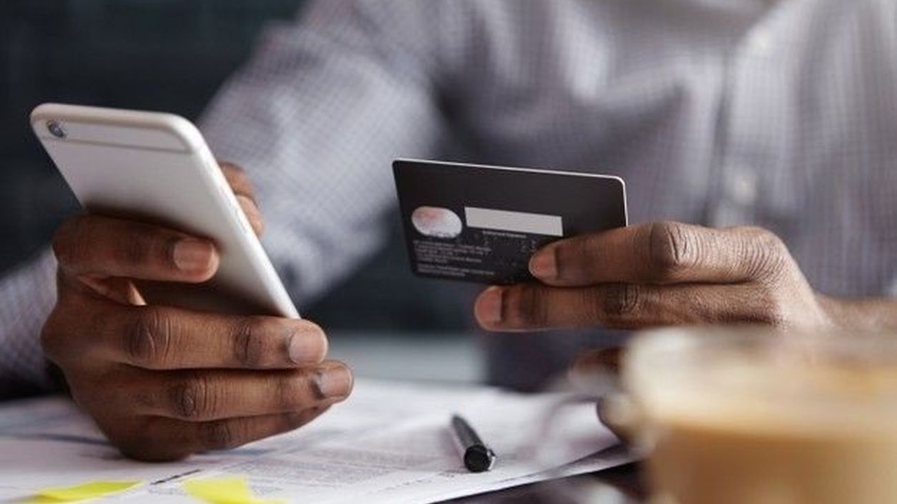 El volumen de los créditos 'revolving' se dispara un 17,6% ante la inflación disparada