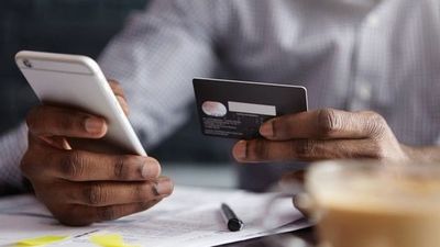 El volumen de los créditos 'revolving' se dispara un 17,6% ante la inflación disparada