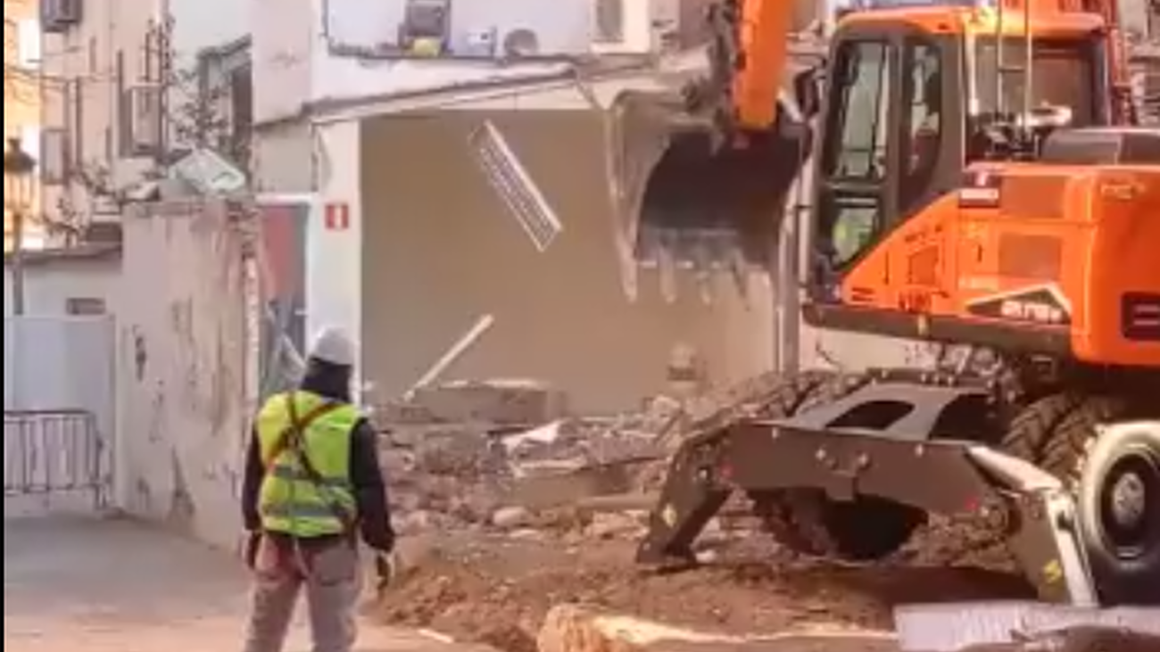 Demolición de una vivienda afectada por el metro de San Fernando de Henares