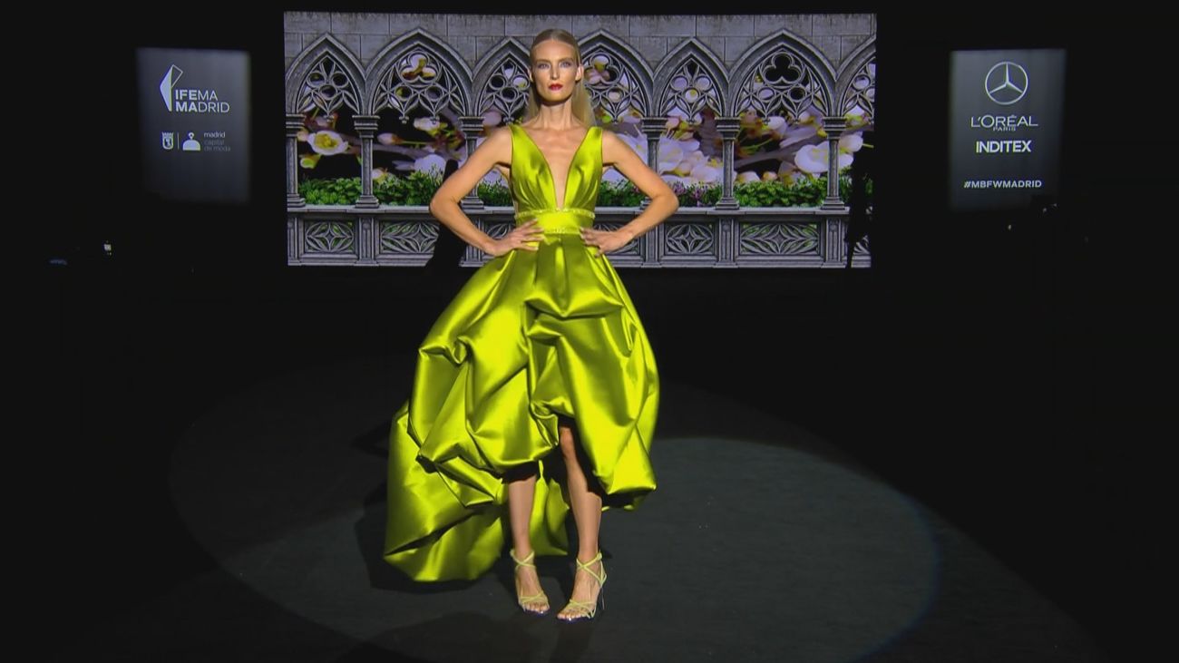 Volumen, color y atemporalidad en el ecuador de la 'Madrid Fashion Week'