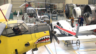 Formación Profesional 'de altura': así se forman los aeromecánicos de Madrid