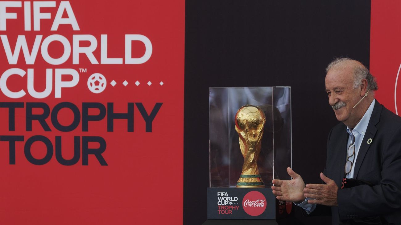 El exseleccionador nacional de fútbol Vicente del Bosque en la recepción a la Copa del Mundo