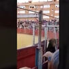 Video: Muere un operario de la plaza de Fuenlabrada corneado al saltar un toro al callejón
