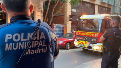 Desalojadas 7 personas por el incendio en un patio interior de un edificio okupado en Tetuán