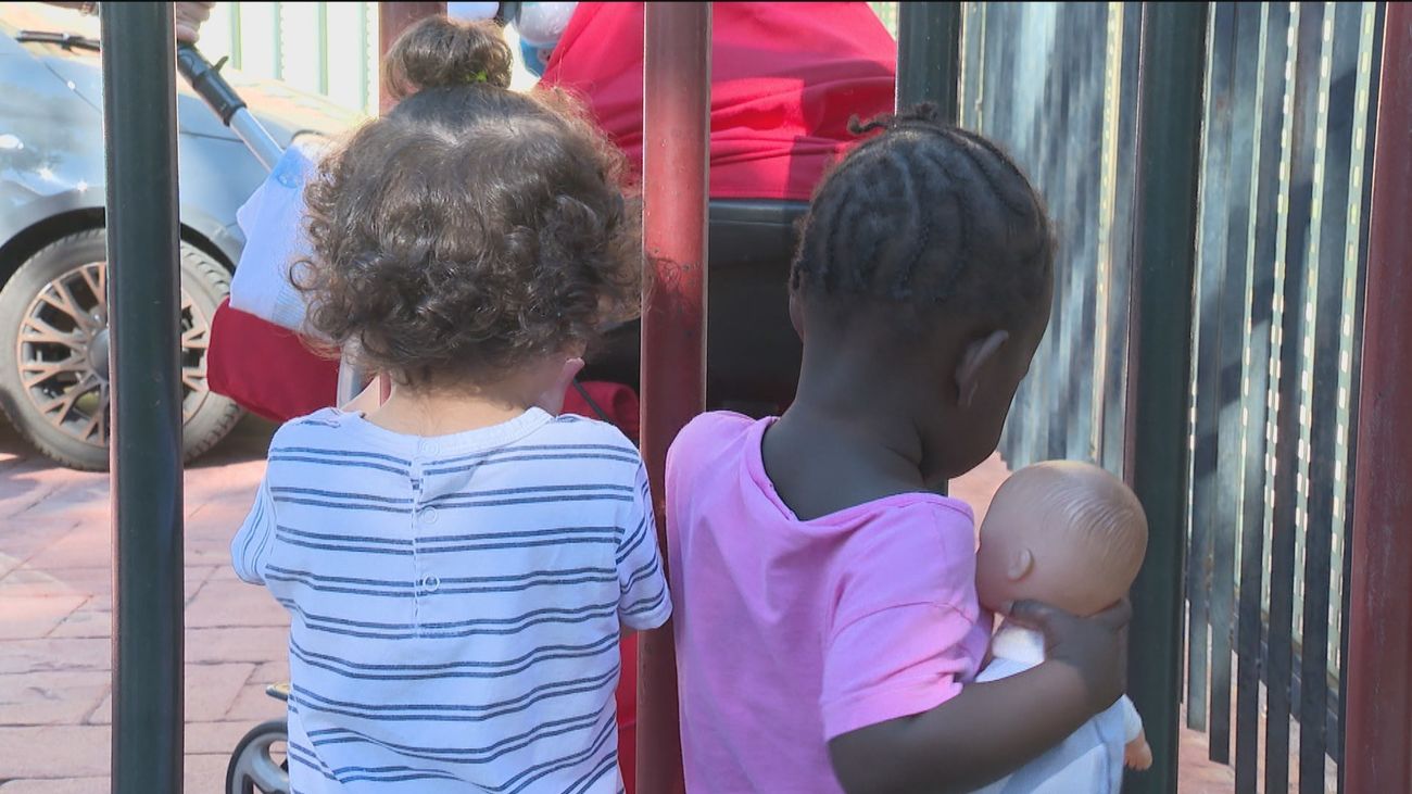 Se buscan familias que quieran y puedan acoger a 1.400 menores tutelados por la Comunidad