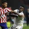 La pegada del Madrid desborda al Atlético por 1-2