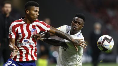 La pegada del Madrid desborda al Atlético por 1-2