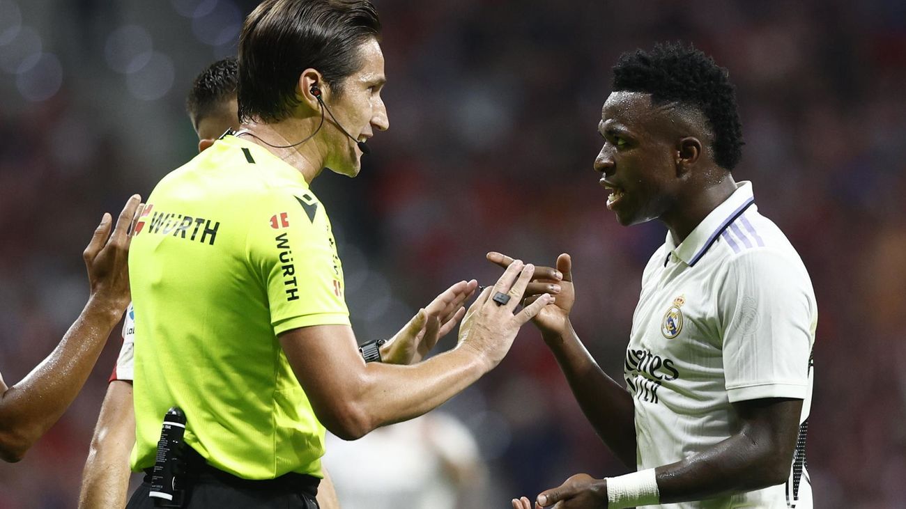 Gritos racistas en el Metropolitano contra Vinícius... que pica en redes a la afición del Atlético