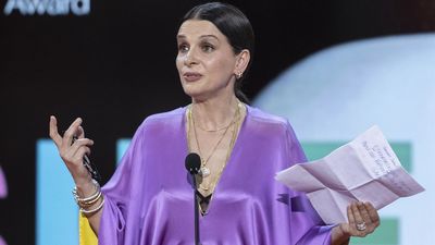 Juliette Binoche recoge el primer Premio Donostia de la 70 edición del Festival de San Sebastián