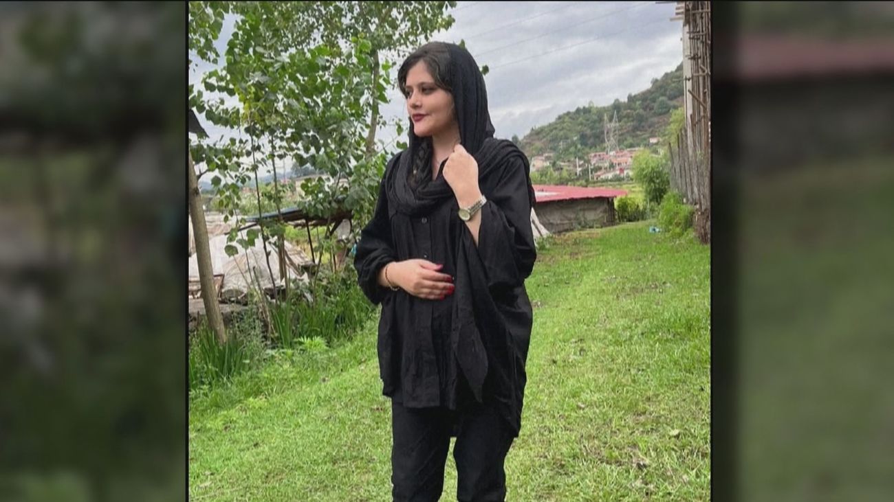 Oleada de manifestaciones en Irán por la muerte de la joven detenida por llevar mal el velo