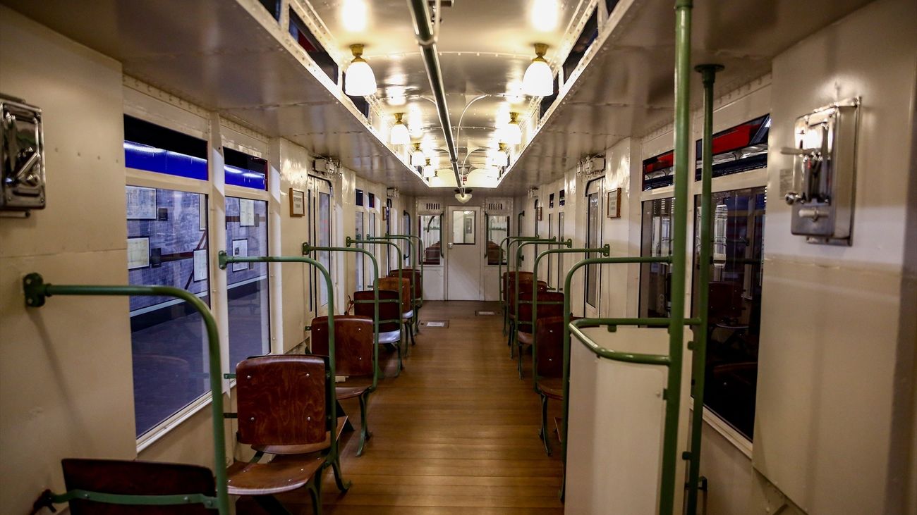 Interior del vagón del metro de Chamberí