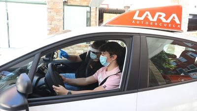 Las autoescuelas están en peligro  ante la constante subida de los carburantes y mantenimiento