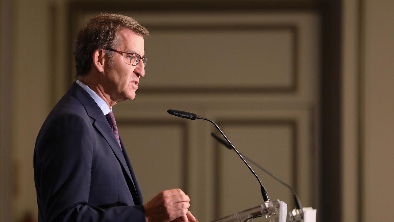 Feijóo: "Algunos quieren hacer del castellano una lengua extranjera  y el Gobierno lo consiente"