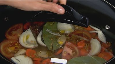 Garzón recomienda tomar cuatro raciones semanales de legumbres y reducir la ingesta de carne