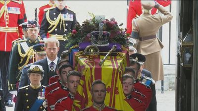 Miles de personas asisten al ‘funeral del siglo’, para despedir a Isabel II