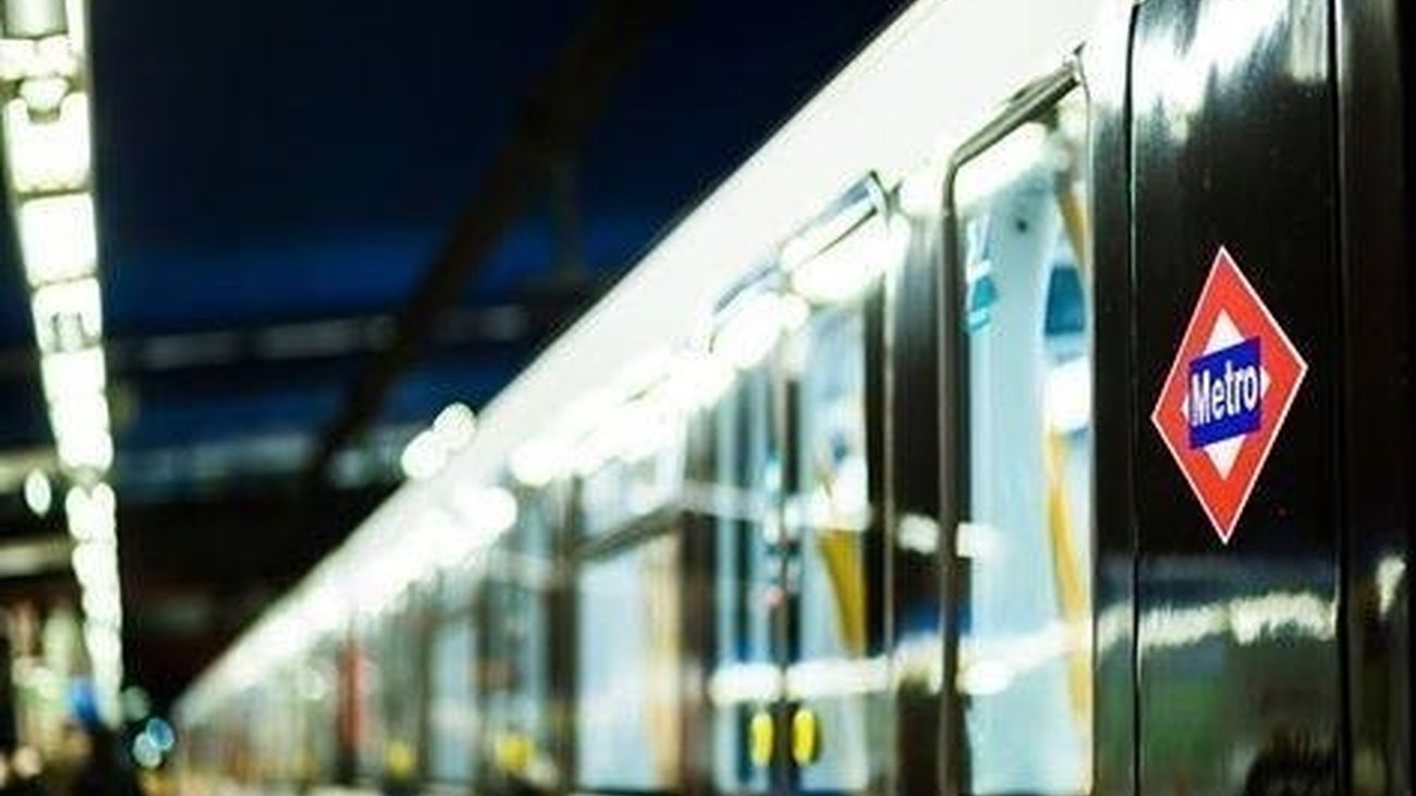 Metro refuerza el servicio de trenes el Jueves y Viernes Santo