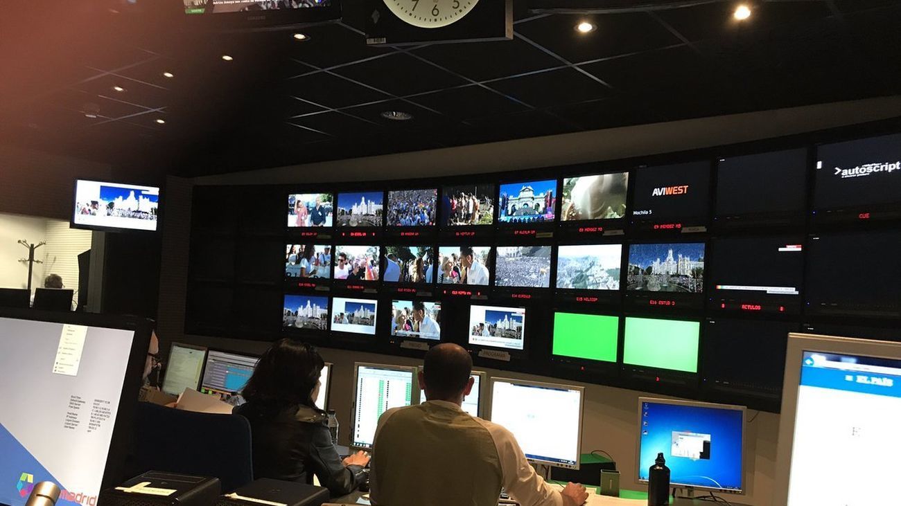 ¿Quieres aprender cómo se trabaja en el mundo de la televisión?