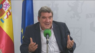 Escrivá aboga por una "recentralización fiscal" para frenar el "despropósito" de rebajas impositivas