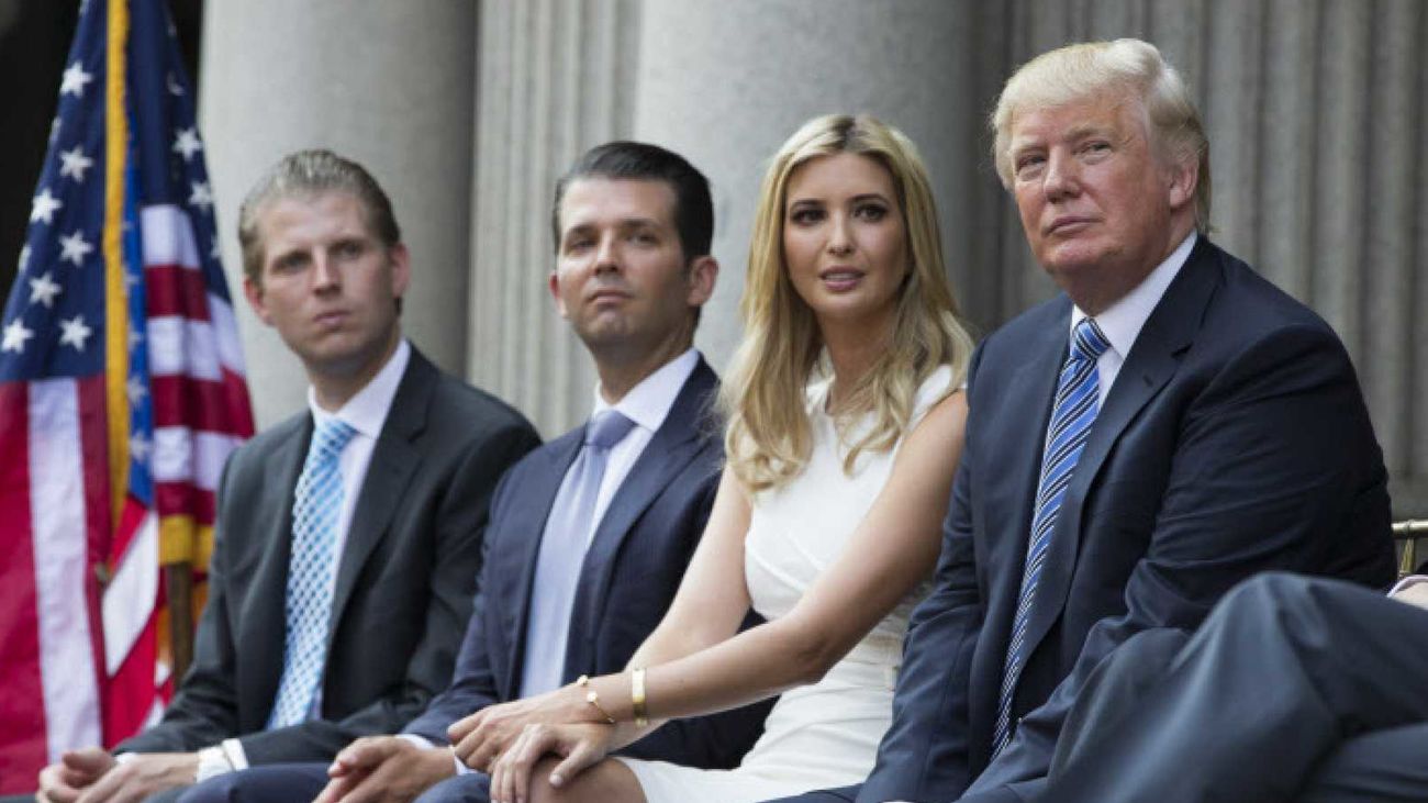 Donald Trump con sus hijos mayores