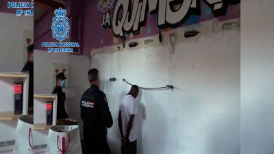 Este es el momento del desalojo del edificio 'La Quimera', el mayor foco de delincuencia de Lavapiés