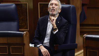 Marlaska justifica la reacción policial ante el "violento" asalto de migrantes en Melilla y el rechazo en frontera